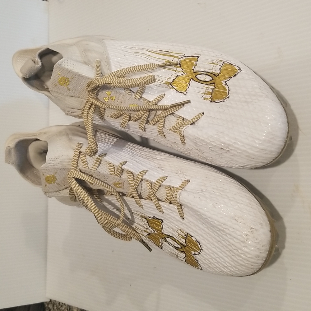 Mens soccer shoes.